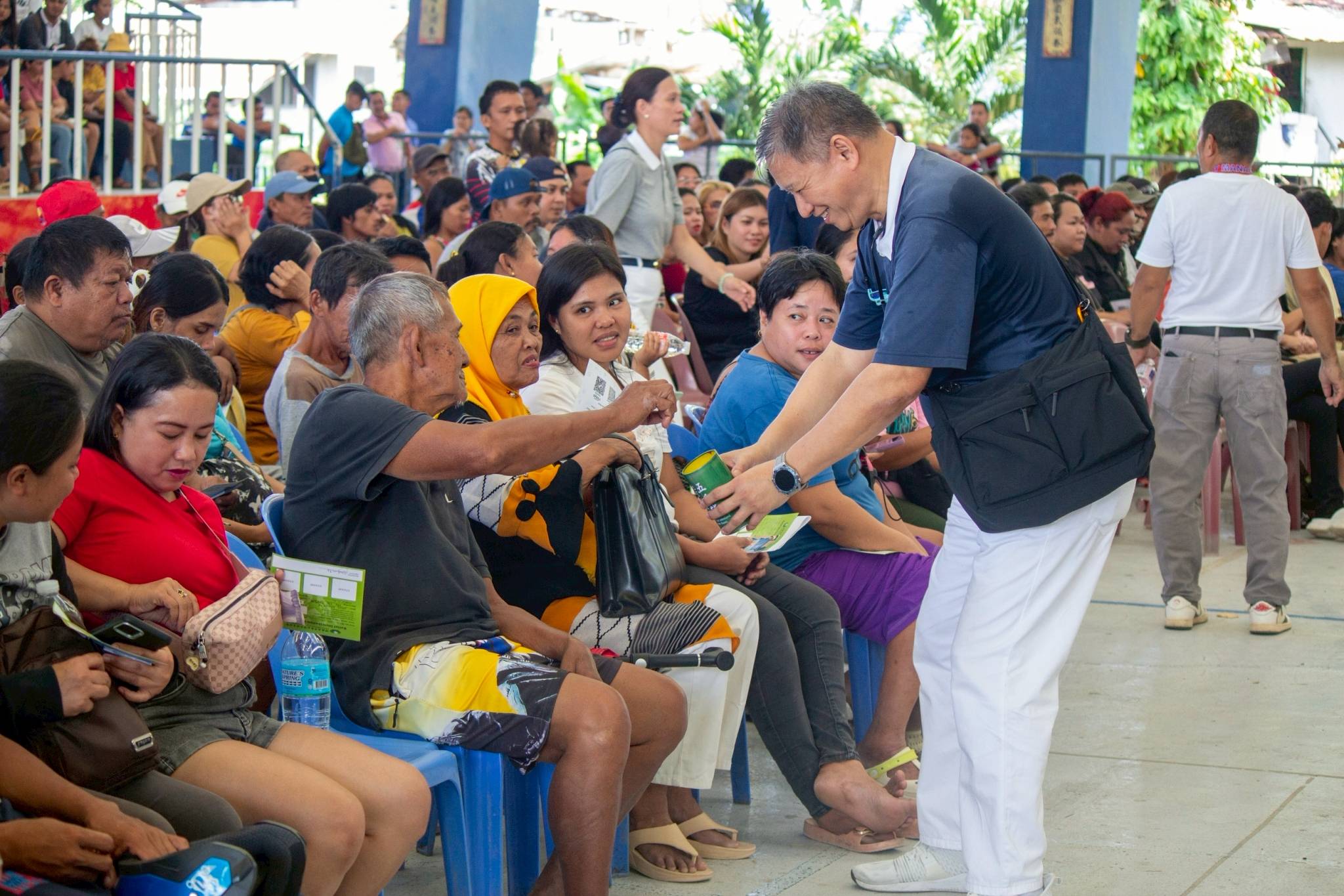Tzu Chi volunteers accept donations from beneficiaries, a practice to show that even in the face of loss, a calamity victim still has the capacity to help others.