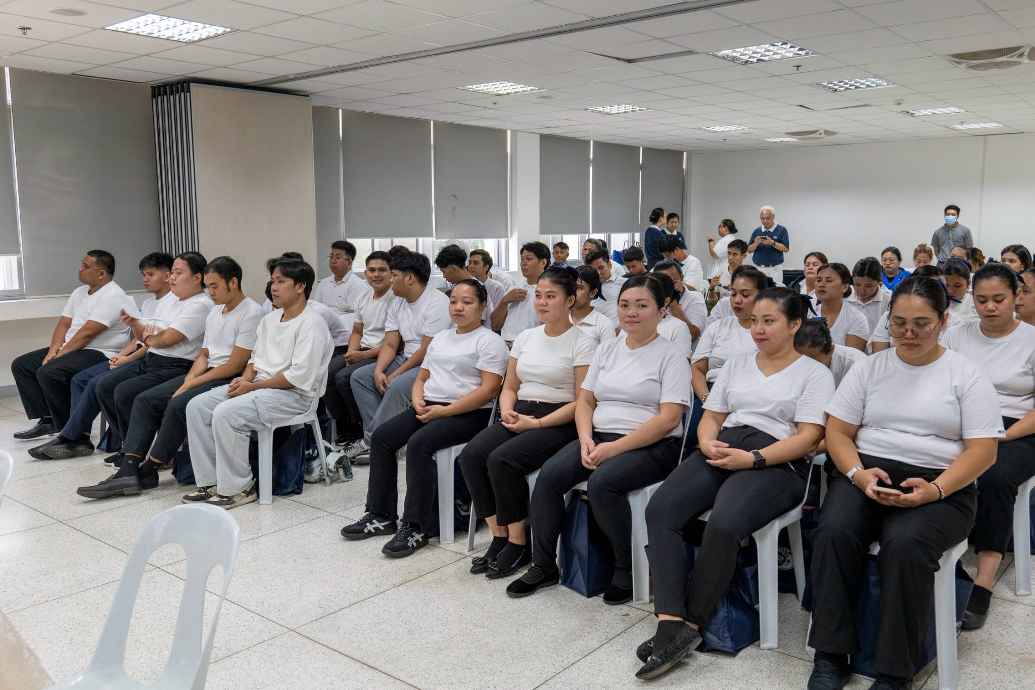 Surrounded by loved ones and mentors, scholars, parents, and volunteers come together at Harmony Hall in the Buddhist Tzu Chi Campus, Sta. Mesa, Manila, to celebrate a brand-new milestone at the scholarship awarding ceremony.