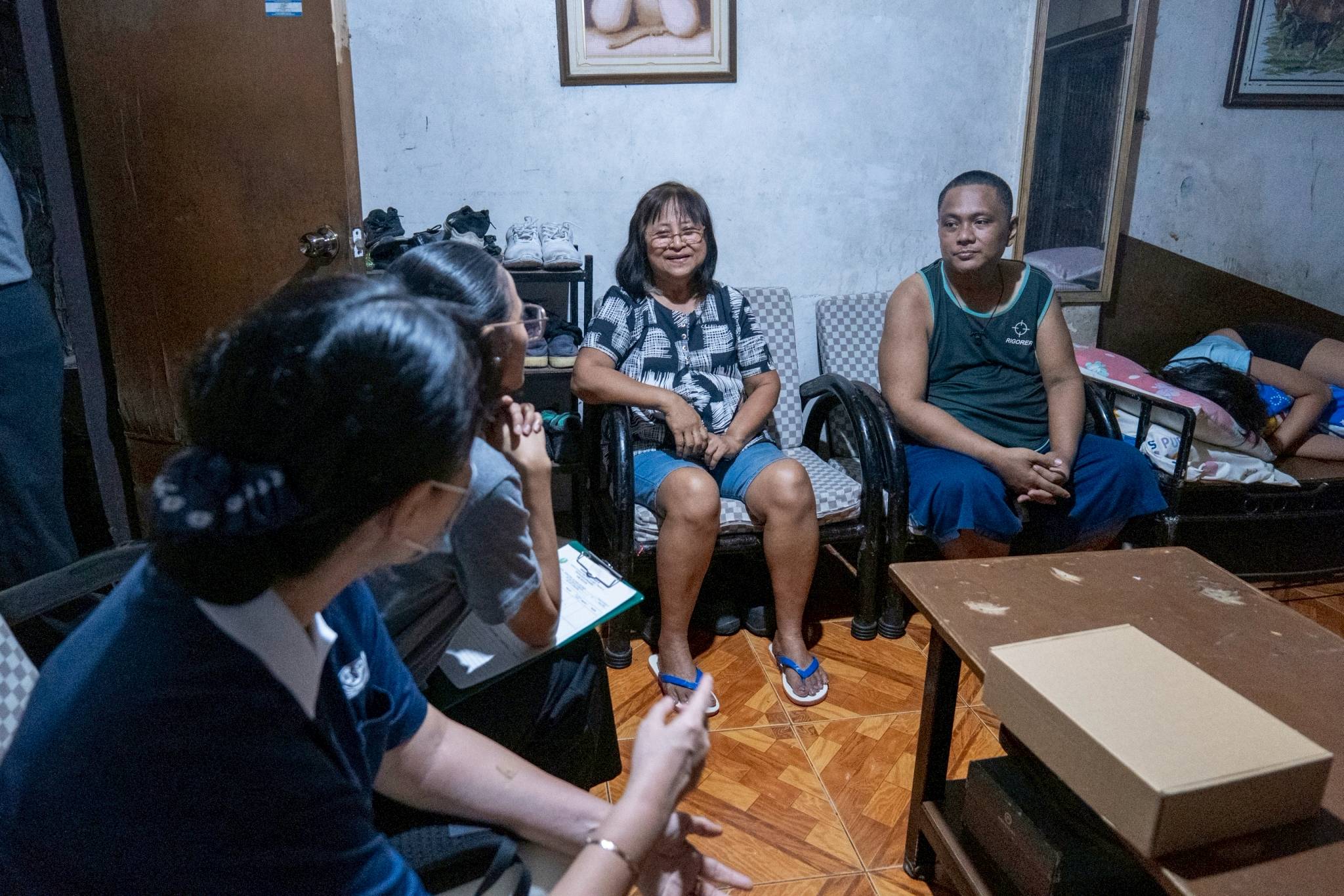 After Ansel’s surgery in April 2026, Tzu Chi volunteers and staff observed that he had lost some weight and took time to check on his overall well-being.