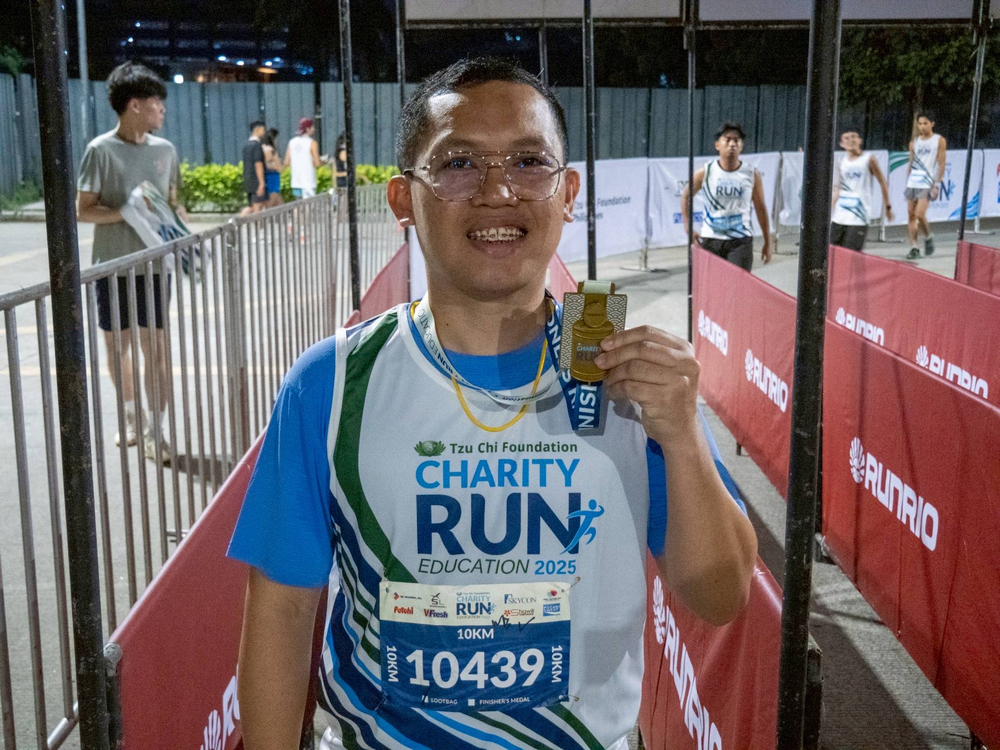 10K runner Jaynard Jasmin didn’t just sign up for the charity run, he convinced 157 of his co-workers to join too. “We can do a good deed by registering to this event,” he reminded them.