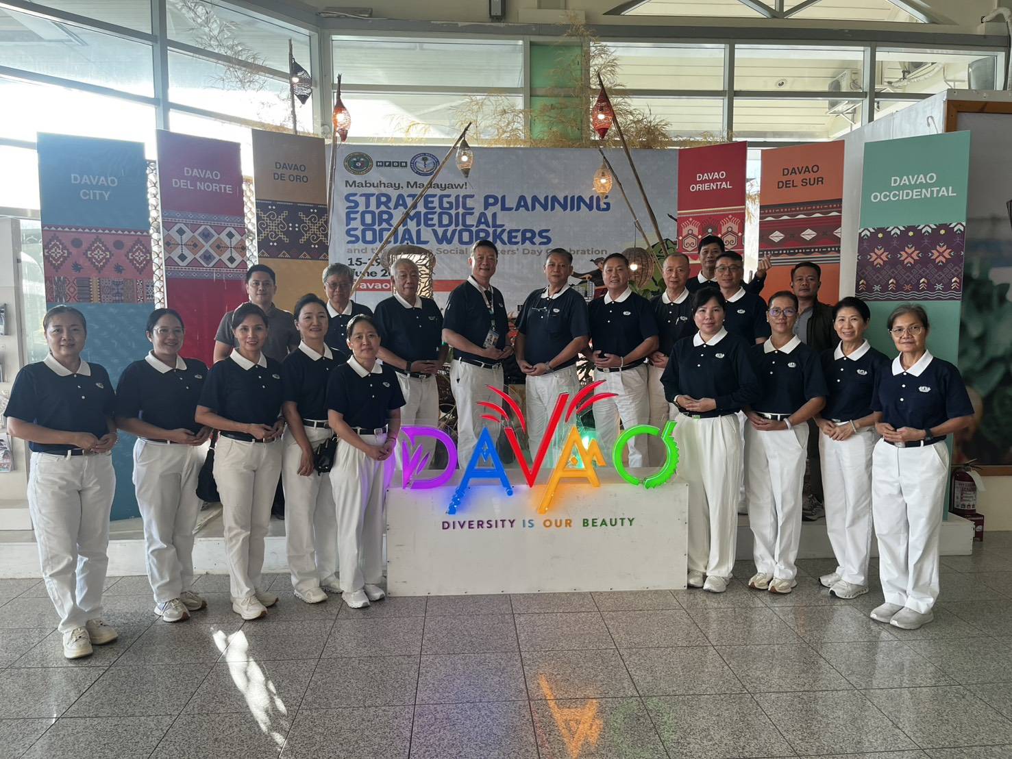 Upon their arrival at Francisco Bangoy International Airport, Tzu Chi Manila volunteers are met by their Davao counterparts. 
