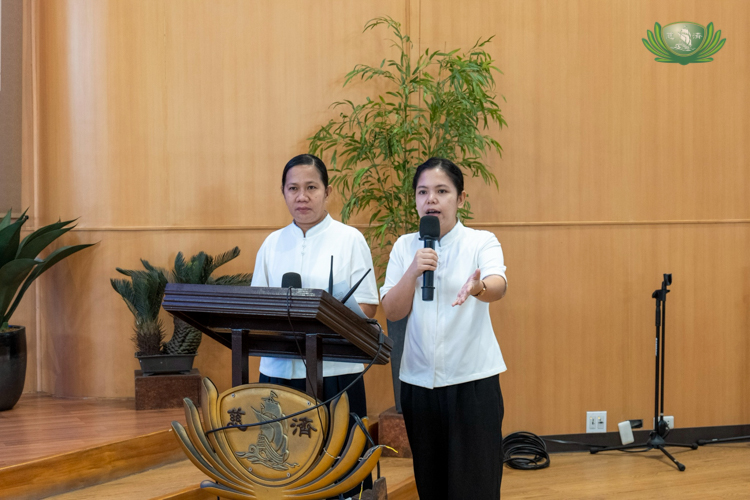 Tzu Chi Charity Department volunteers Julie Collado (left) and Jackie Raper hosted the recent Quarterly Charity Day. 