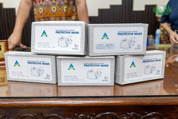 With students exposed to crowded school environments, face masks remain an essential measure in preventing the spread of illness.