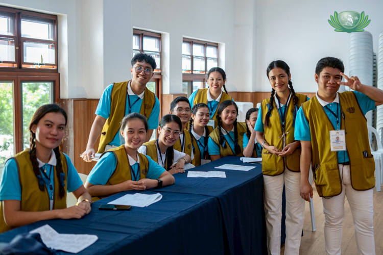 This year’s camp heads, Aaron Kyle Genares (seated, fourth from left) and Cristine Mae Udarbe (standing, second from right) pose with the rest of the camp’s scholar-organizers.