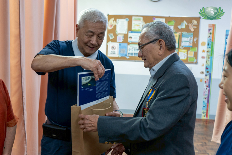 Tzu Chi Foundation Philippines CEO Henry Yuñez (left) presents Rotary PDG Danny Low with a copy of Tzu Chi’s 25th anniversary book, “A Mission of Love.”