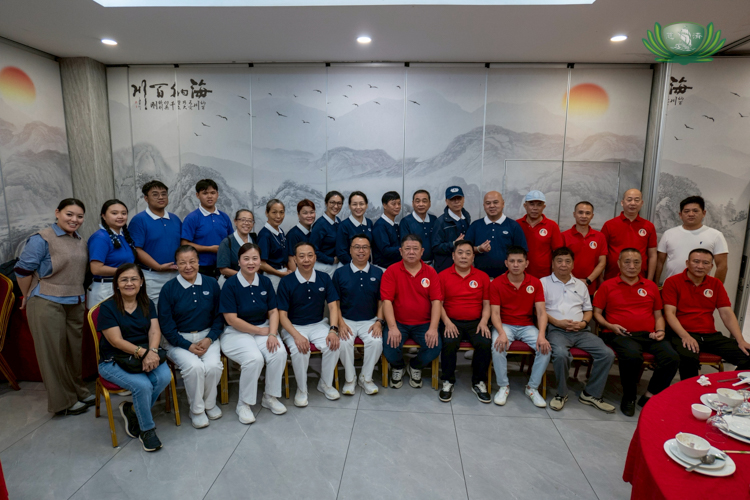 Tzu Chi volunteers together with fellow volunteers from PCCCI pose after concluding a successful relief distribution.  