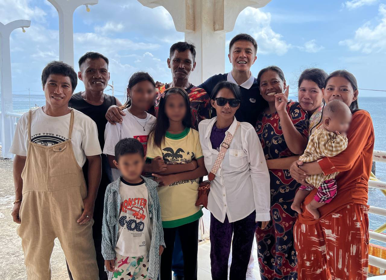 The Sama Badjao community stands united with their smiles, continuing to move forward after the recent fire. 