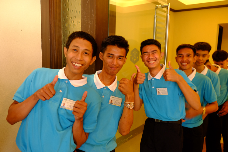 Pioneer Tzu Chi Zamboanga scholars happily join the awarding ceremony for new scholars.