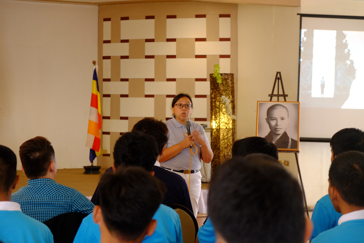 Tzu Chi Philippines Head of Charity Maria Cristina Pasion delivers an inspirational talk.