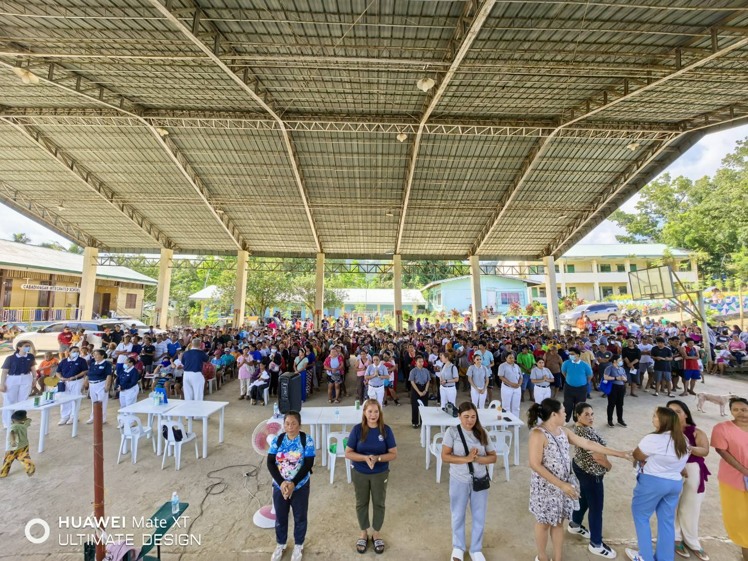 Along eight simultaneous relief operations, Tzu Chi also distributed relief goods in Cabadiangan Integrated School, Compostela