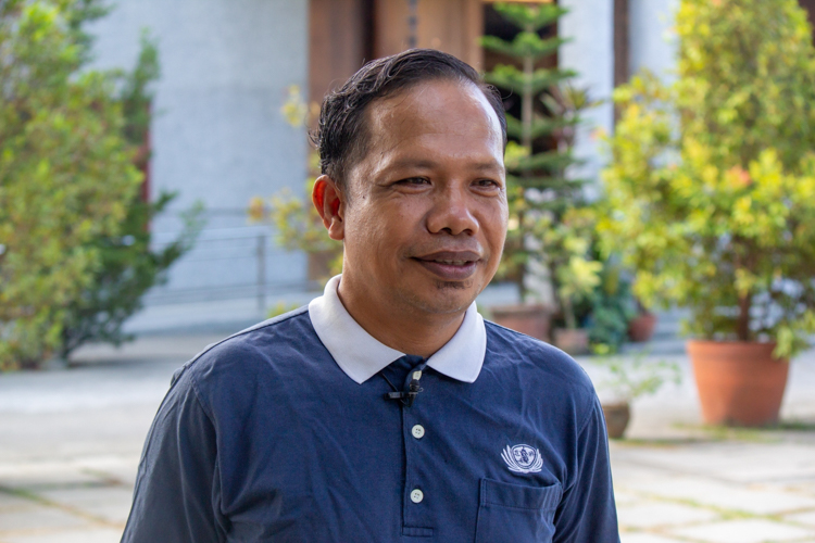 “Whenever I do the 3 steps and 1 bow, I think that I am fulfilling the dreams of Master Cheng Yen for the world, which are to purify the hearts of the people, to harmonize society, and no one disaster in this world,” says Charlie. “If we can do this, maybe our world will be like paradise.” 【Photo by Marella Saldonido】