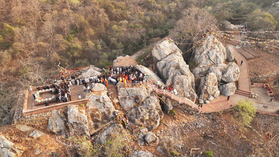 The Vulture Peak is revered as one of Buddhism's holiest pilgrimage sites, as it was the scene for many of the Buddha’s discourses over 2,500 years ago.【Photo by 攝影者 許俊吉 Hsu Chun-Chi】