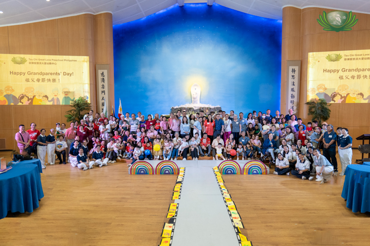 Everyone joins in on a lovely group photo after celebrating Grandparents’ Day.