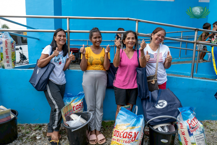 Residents from barangays Ibona, Matawe, and Umiray pose with their thumbs up, grateful and happy for the assistance they received.