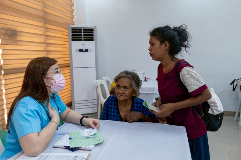 Marlyn Lepanyungan assisted her grandmother-in-law  Carmila Bato-Bato during the consultation of grandkids Angela and Angelo by translating the doctor’s questions and instructions into their native dialect.