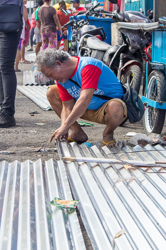 “This is a big help for us because my family will have shelter to protect ourselves from the heat of the sun and the cold breeze. My family will have a roof over their heads,” says beneficiary Rosauro Almadin. 【Photo by Marella Saldonido】