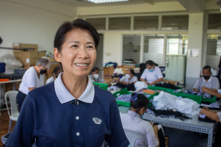 Tzu Chi Philippines Deputy CEO Woon Ng also heads the OBES recycling team.【Photo by Harold Alzaga】