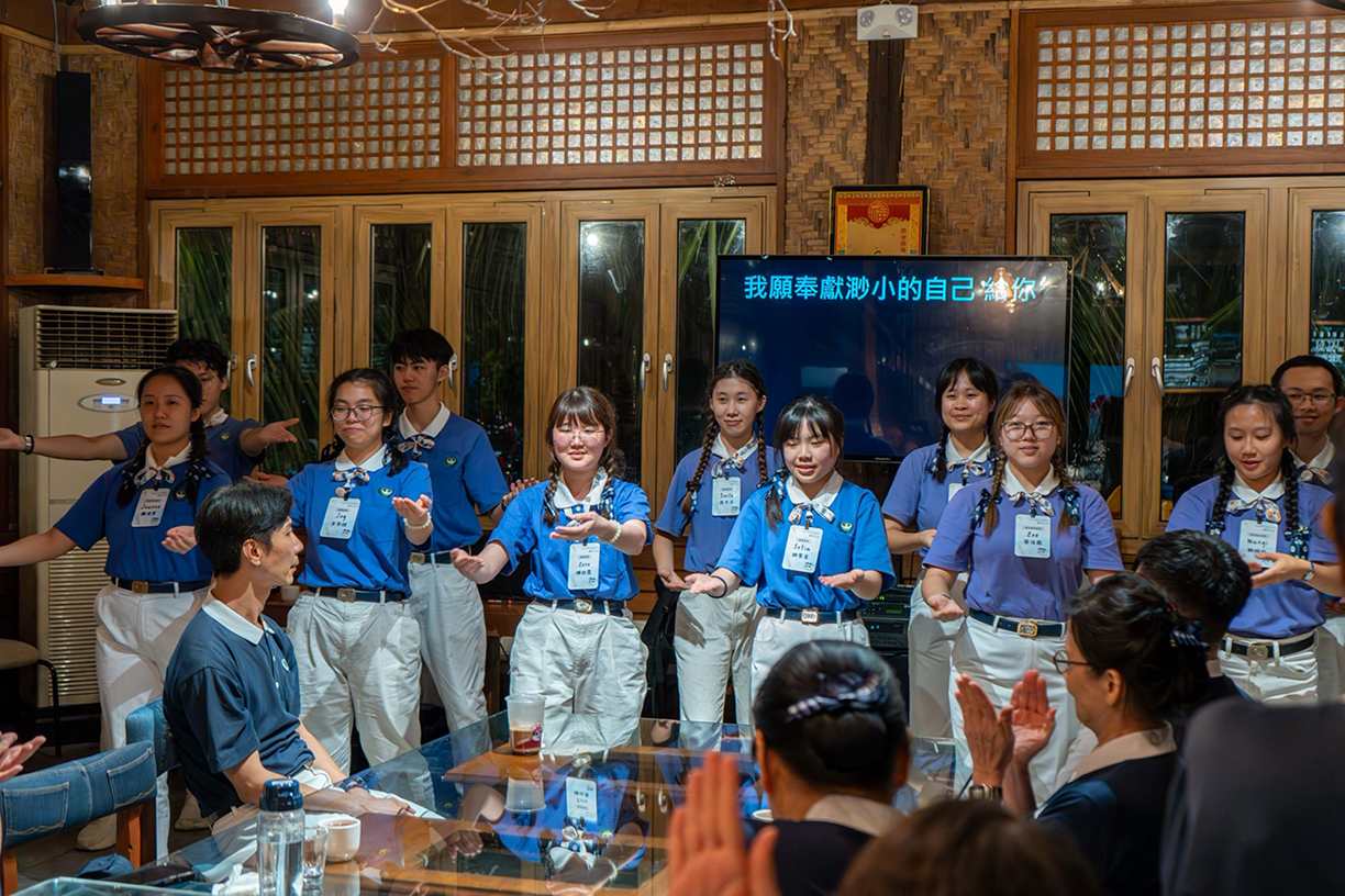 In a warm gathering at the Tzu Chi cafe, Tzu Chi Philippines hosts a special gratitude night to celebrate the youth volunteers from Taiwan.