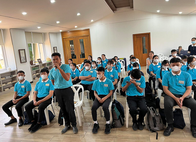 Tzu Chi Pampanga scholars attend a Humanity class livestreamed from Buddhist Tzu Chi Campus in Sta. Mesa, Manila. 【Photo by Tzu Chi Pampanga】