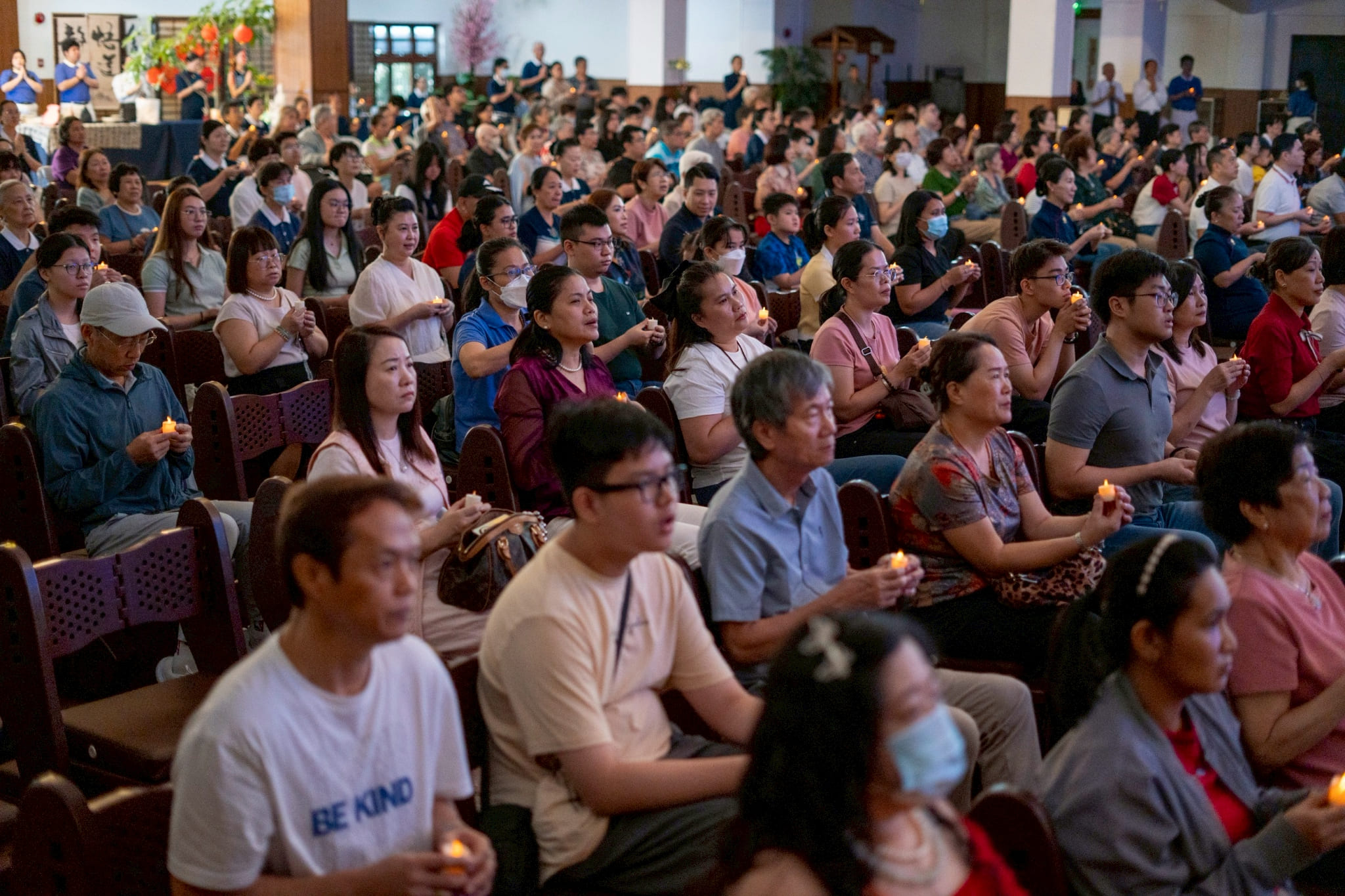Guests pray in gratitude for the lessons and gifts of 2025, as well as their special intentions at the close of the Year End Blessing. 