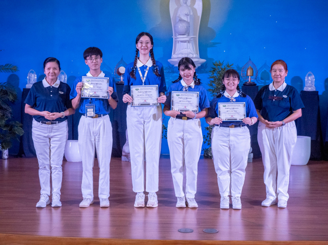 Flanked by Tzu Chi Education Committee Head Rosa So (far left) and Tzu Chi volunteer Ligaya Ng (far right) Tzu Chi Youth from Taiwan receive their certificates of appreciation.