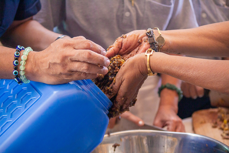 The mixture of banana peels and sugar is then transferred into a closed container. 【Photo by Marella Saldonido】