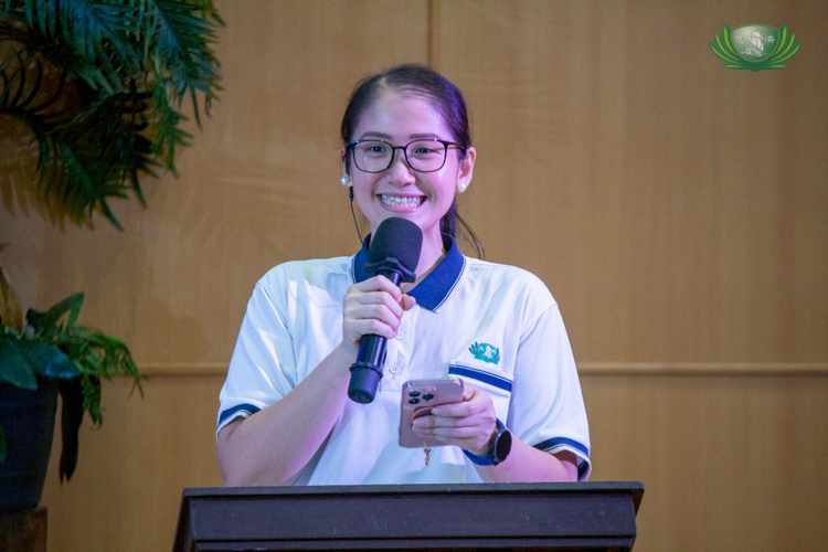 Tzu Chi Great Love Preschool Philippines Directress Jane Sy warmly greets grandparents and thanks them for being there for their grandchildren, grateful for their guidance and support towards the young students.
