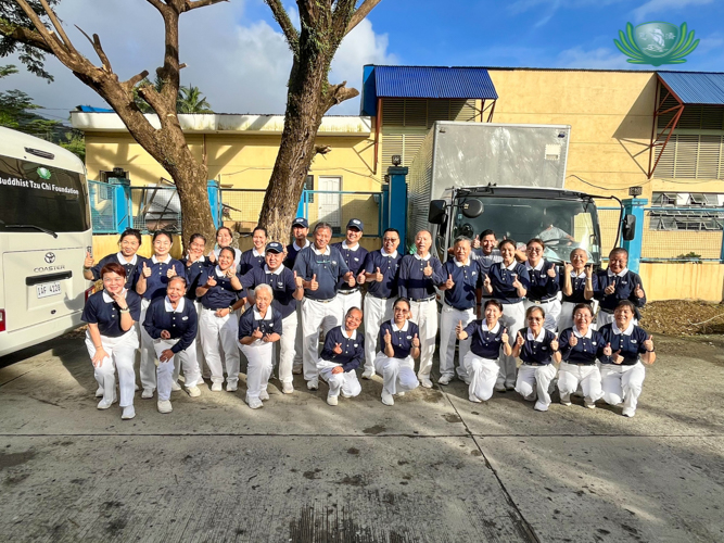 Tzu Chi volunteers happily conclude the relief operation in Dingalan, Aurora. They hope their next visit will be for a joyful occasion.