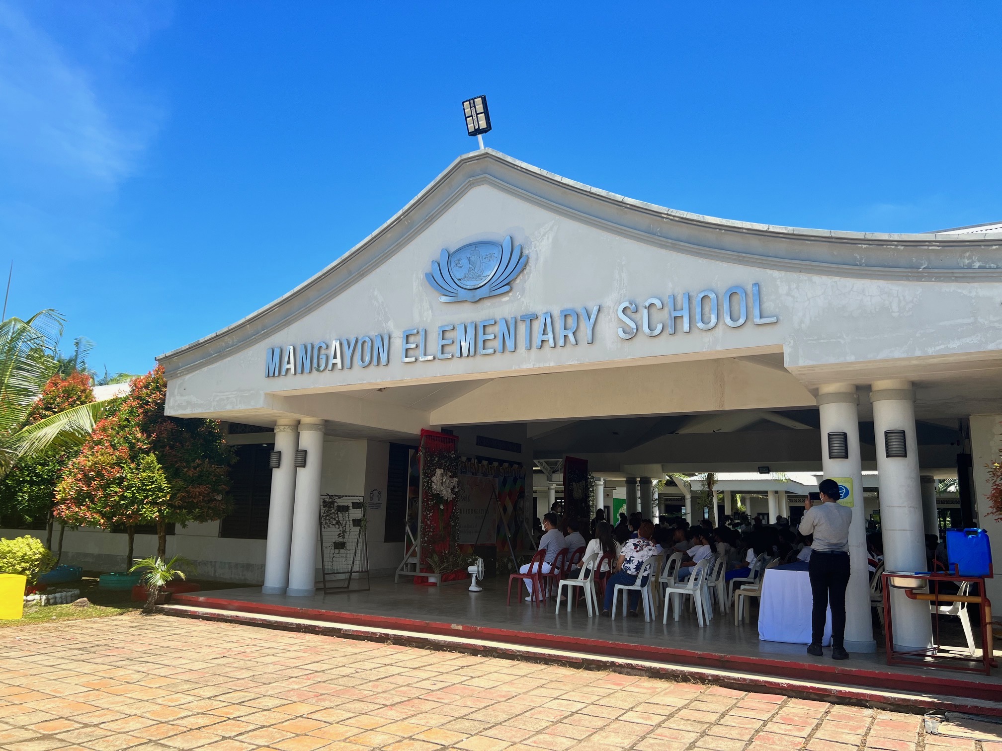 Mangayon Elementary School bears the trademark herringbone roof of Tzu Chi, which symbolizes its people-oriented culture.