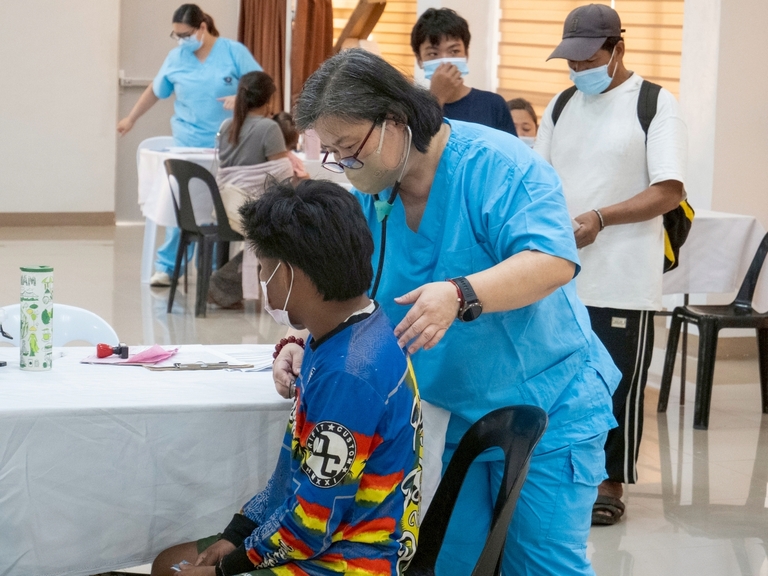 Dr. Ma. Luisa Tan Gaw, stationed at the General Medicine section, shared that one of her most memorable experiences was participating in Tzu Chi Foundation’s medical education programs in Taiwan, particularly the “silent mentors”—donated bodies used in medical training. She said the program instilled in her a deep respect for selflessness, as well as the importance of learning with gratitude and dignity.
