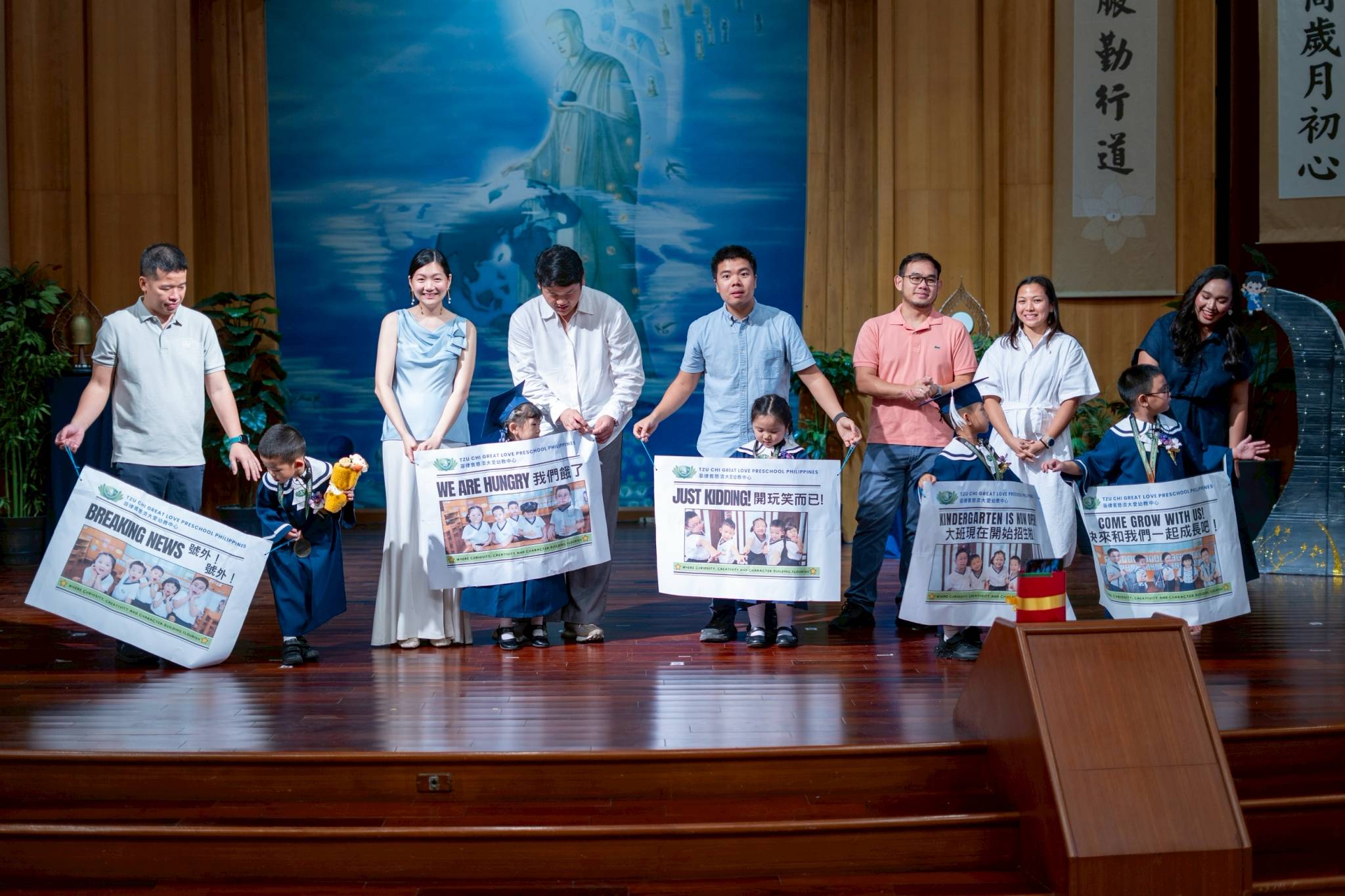 Joined by their parents, five pre-kindergarten students announce the launch of Tzu Chi’s kindergarten class, of which they are its pioneering batch.