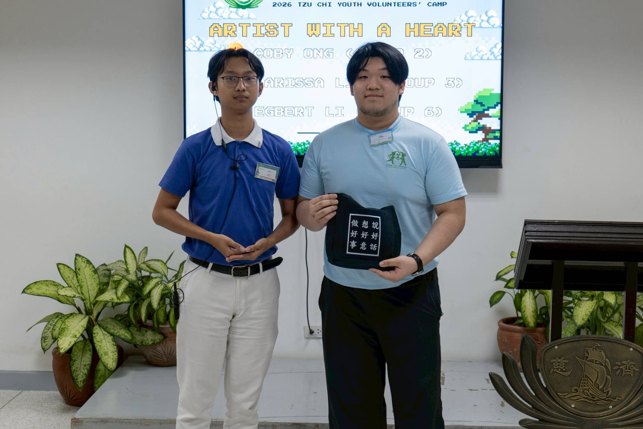 TCY Camp Head Jedd Lee awards Coby Ong as “Artist with a Heart.” 