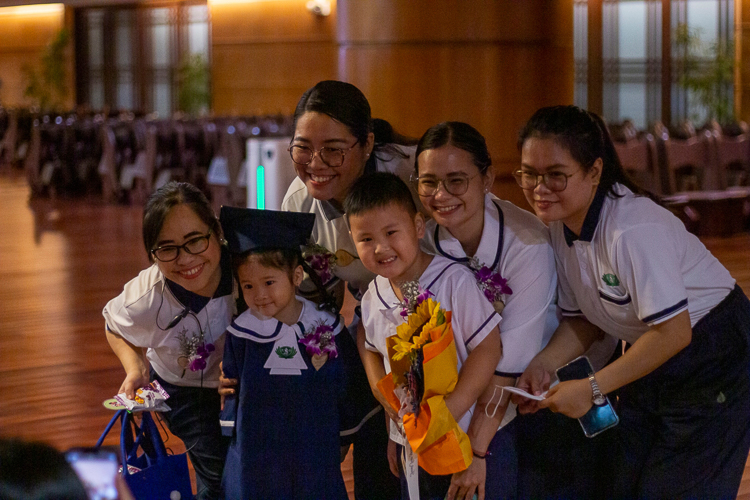 No moving up ceremony is complete without selfies and photos with the preschoolers.