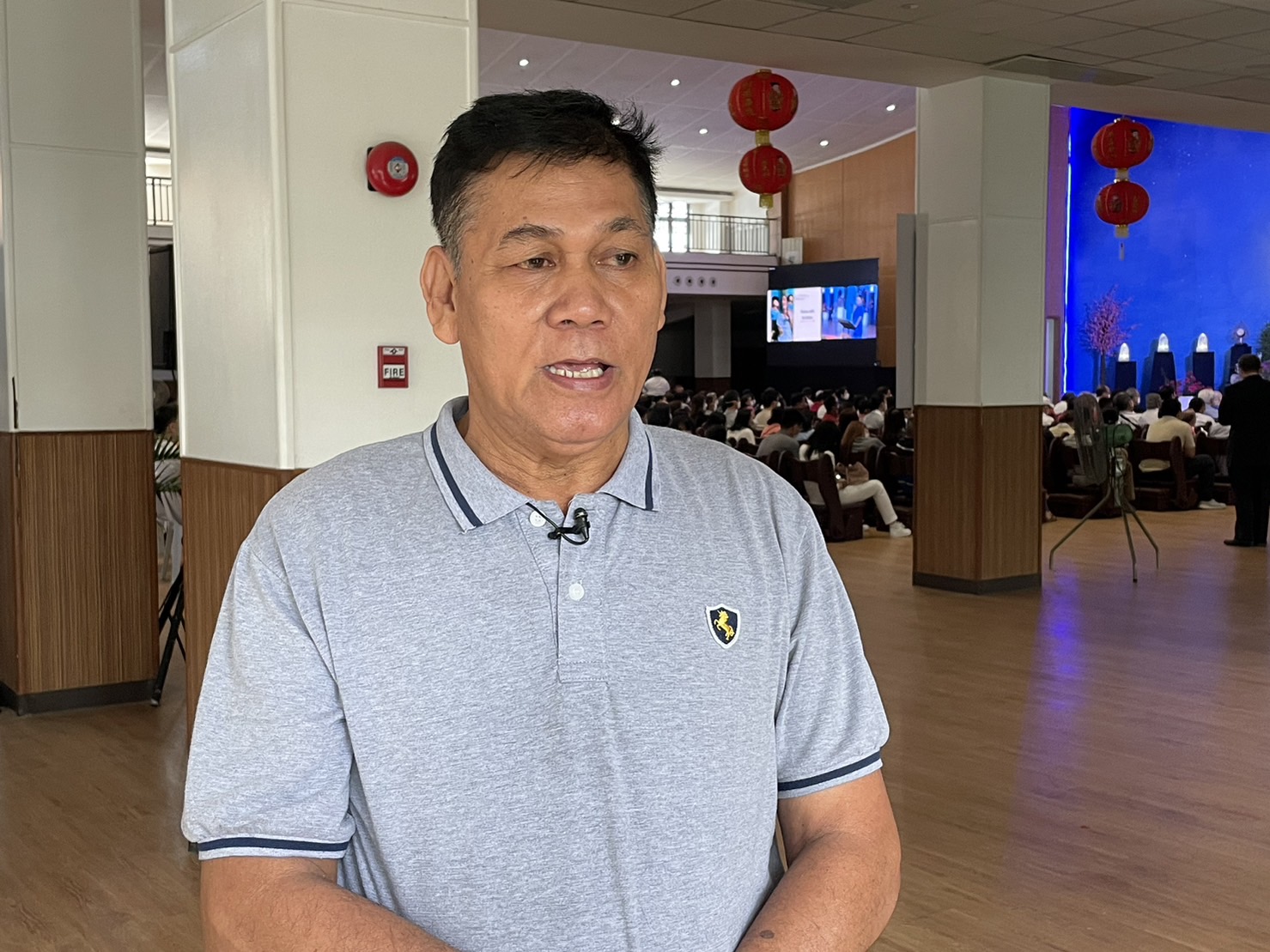Through Tzu Chi’s influence, jeepney driver Jimmy Catabay finds fulfilment in helping others. “We once needed help, now we can help others. It’s give-and-take,” he says.
