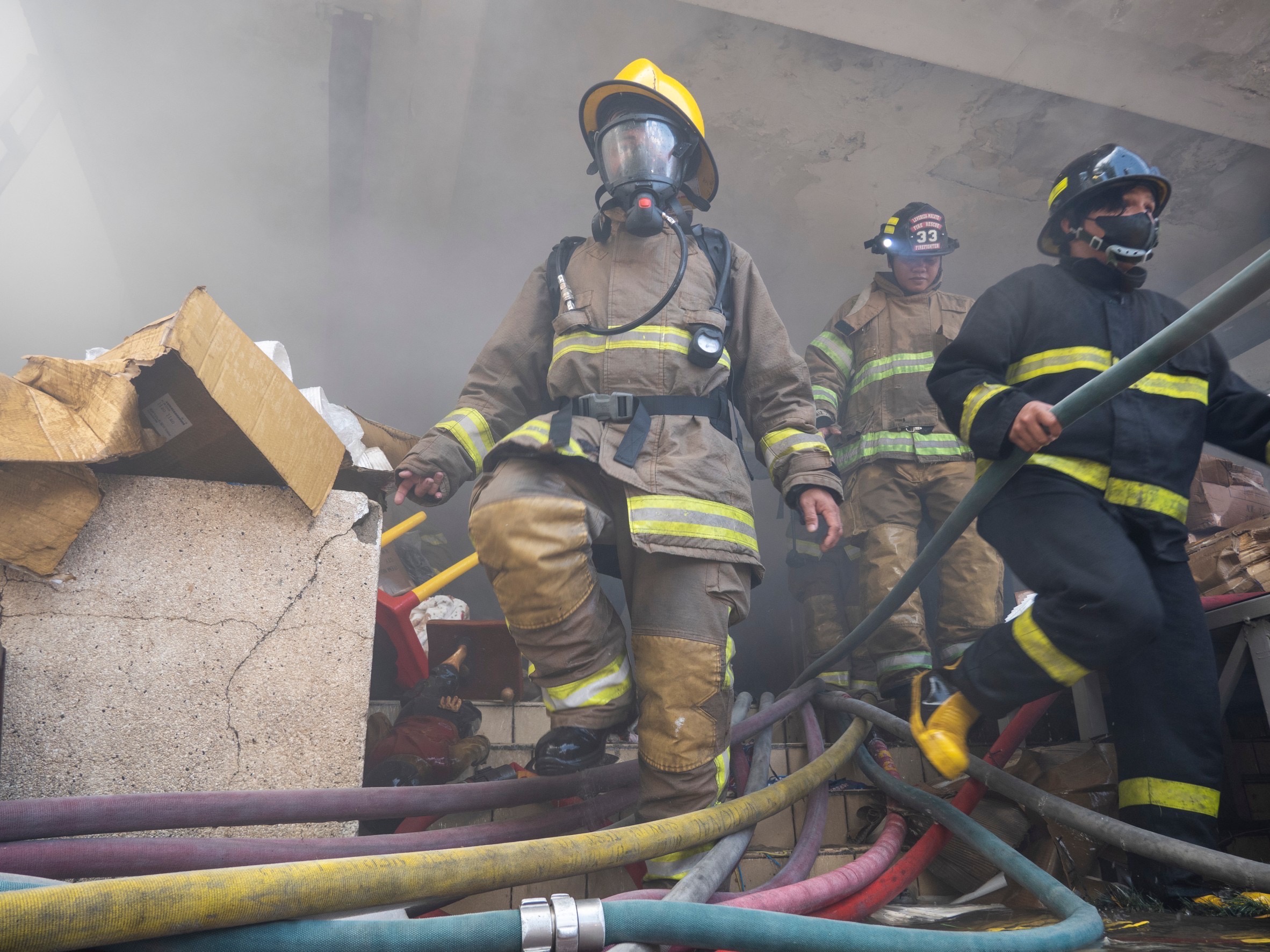 Firefighters coming out of the building after the fire had been extinguished. 【Photo by Kendrick Yacuan】