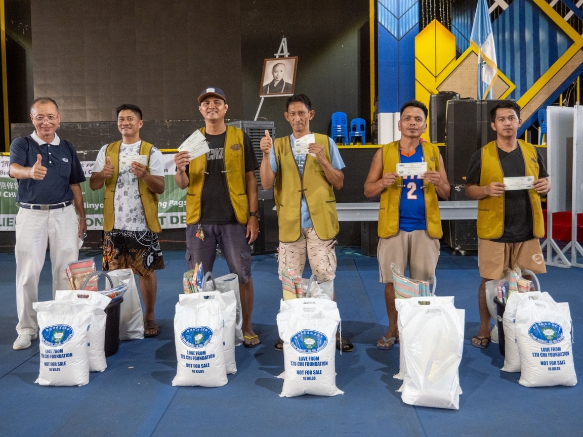 Beneficiaries who volunteered in helping their neighbors carry the relief items were recognized and thanked for their effort.
