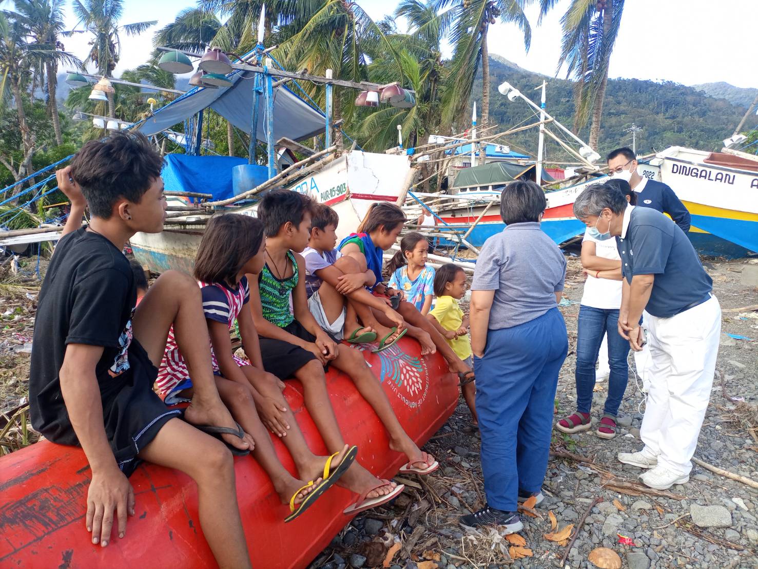 Tzu Chi volunteers visit areas affected by Typhoon Karding in Dingalan, Aurora