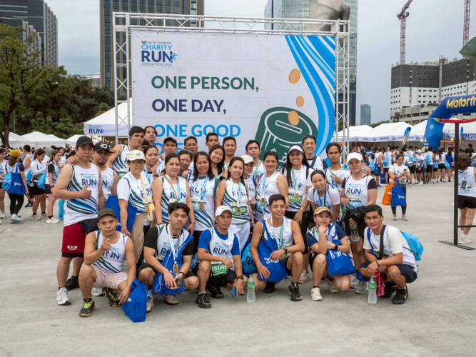 Runners from various clubs and organizations gathered to capture the joy of giving back.