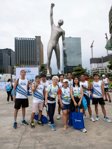 Runners from various clubs and organizations gathered to capture the joy of giving back.