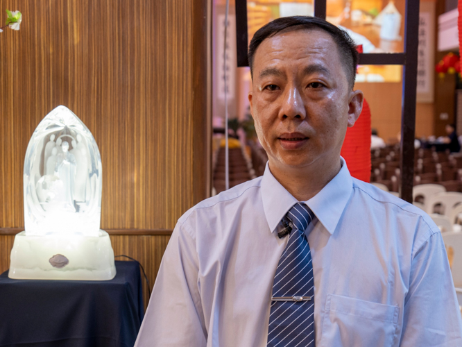 “We have about 400 honorary members in attendance today,” says volunteer Willy Sy in his message to Dharma Master Cheng Yen and the nuns in the Abbott. “I’m very happy and thankful in this auspicious day.” 【Photo by Matt Serrano】