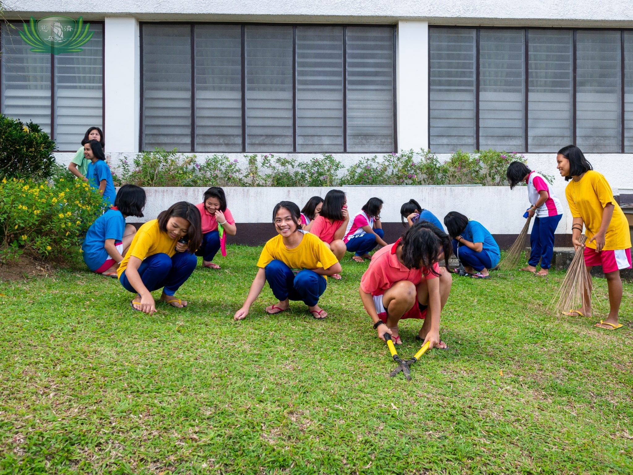 When they're not attending classes, the Girlstown students help maintain the grounds of their school.【Photo by Daniel Lazar】