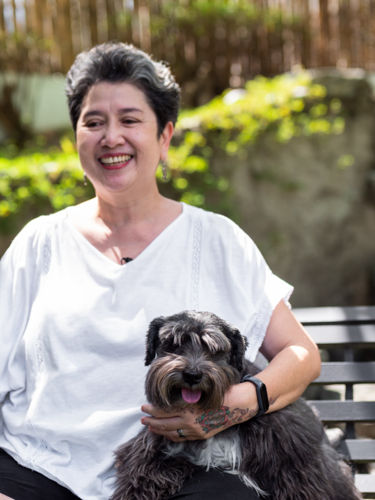 Veteran author and journalist Alya Honasan wrote “A Mission of Love,” a book detailing the history of Tzu Chi’s humanitarian work in the Philippines. In February, the book became part of the National Library of the Philippines. 【Photo by Daniel Lazar】