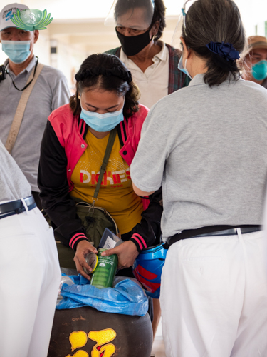 Despite their meager earnings, scavenger beneficiaries managed to set aside money to help communities supported by the Tzu Chi Foundation. 【Photo by Daniel Lazar】