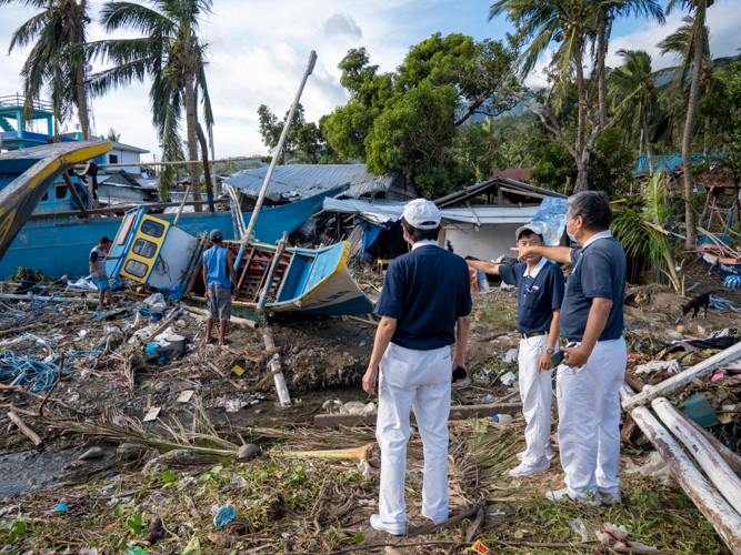 Homes weren’t the only properties damaged by the storm. Hundreds of fishing boats were also destroyed and lost in the coastal barangays of Umiray, Ibona, Matawe, and Paltic.【Photo by Harold Alzaga】