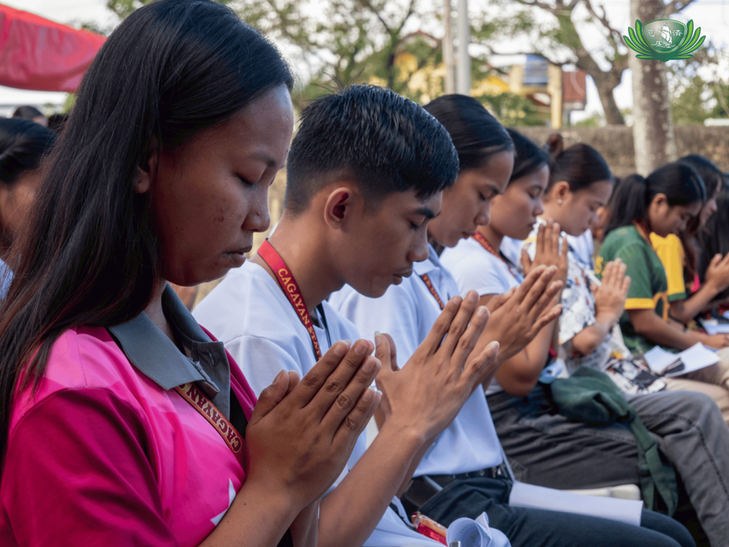 Students and volunteers pray for better days ahead following the sheer damage and loss caused by Super Typhoon Nando.