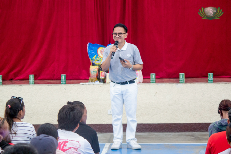 Tzu Chi Cebu volunteer Mulric Sarmiento helped lay the groundwork for the large-scale, two-day relief operation for survivors of Typhoon Tino. “We’re happy and honored to be part of this activity,” he said. 