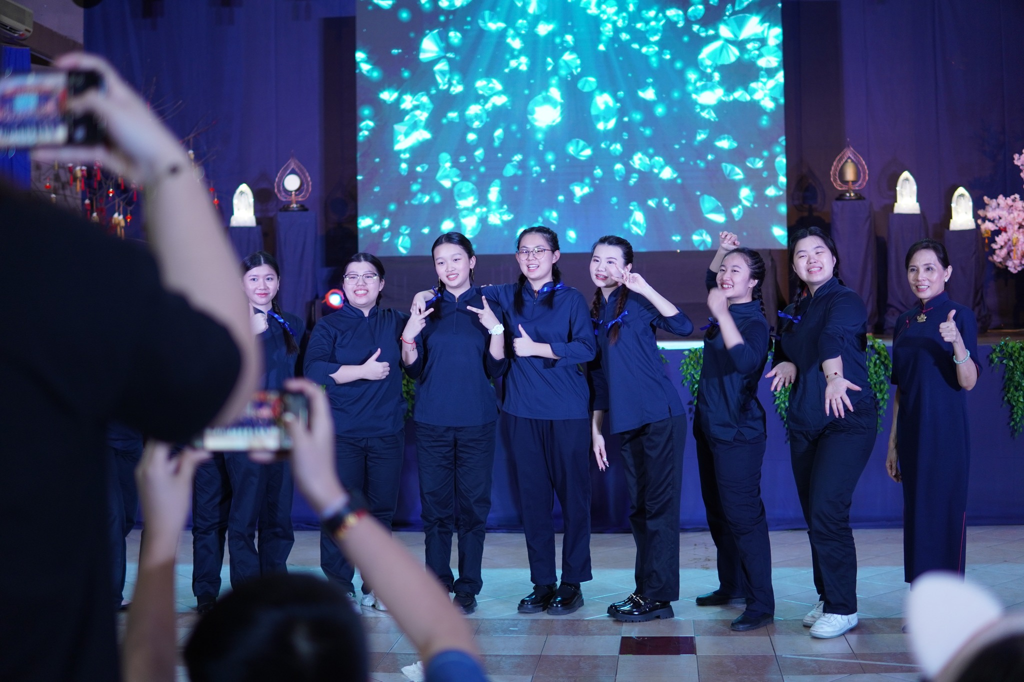 Tzu Chi Youths posed a groupie after a successful event.【Photo by Tzu Chi Davao】