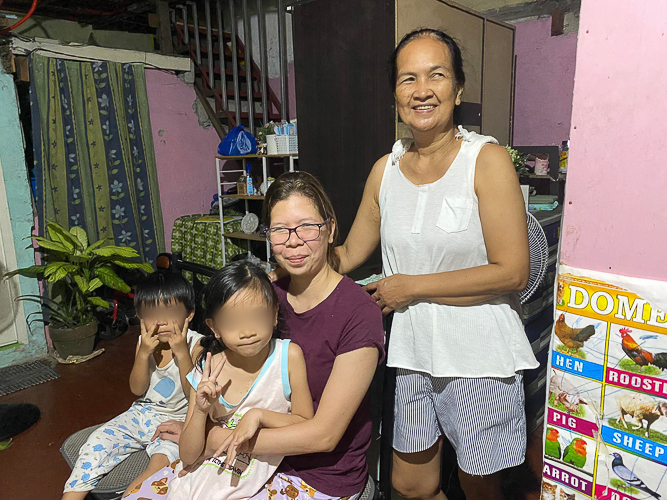 Tzu Chi volunteers conduct a home visit at Mariekris and Wish Lapay’s Lower Antipolo residence. “Tzu Chi is the first charity organization that I approached and you didn't disappoint,” says Mariekris (in maroon).