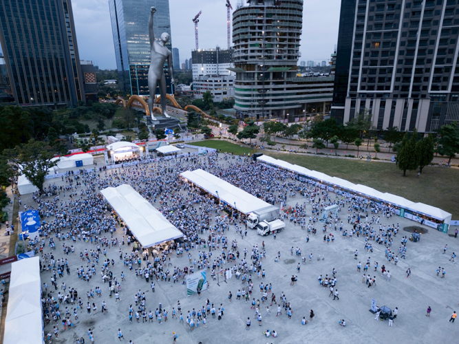 The Race Village came alive at dawn as finishers gathered to enjoy freebies, sponsor perks, and a short program.