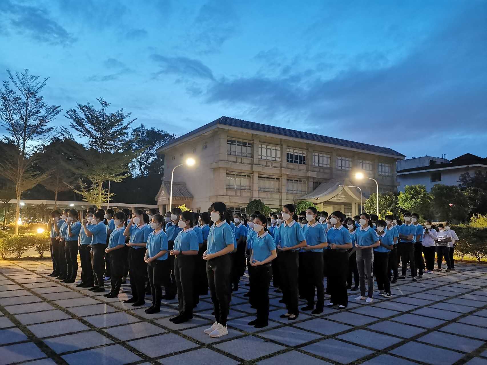  Tzu Chi scholars stand in formation just before sunrise as they are briefed on the relevance of 3 steps and 1 bow. 